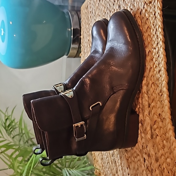 MICHAEL Michael Kors Shoes - EUC MICHAEL Michael Kors chocolate brown Arley booties size 7.5
